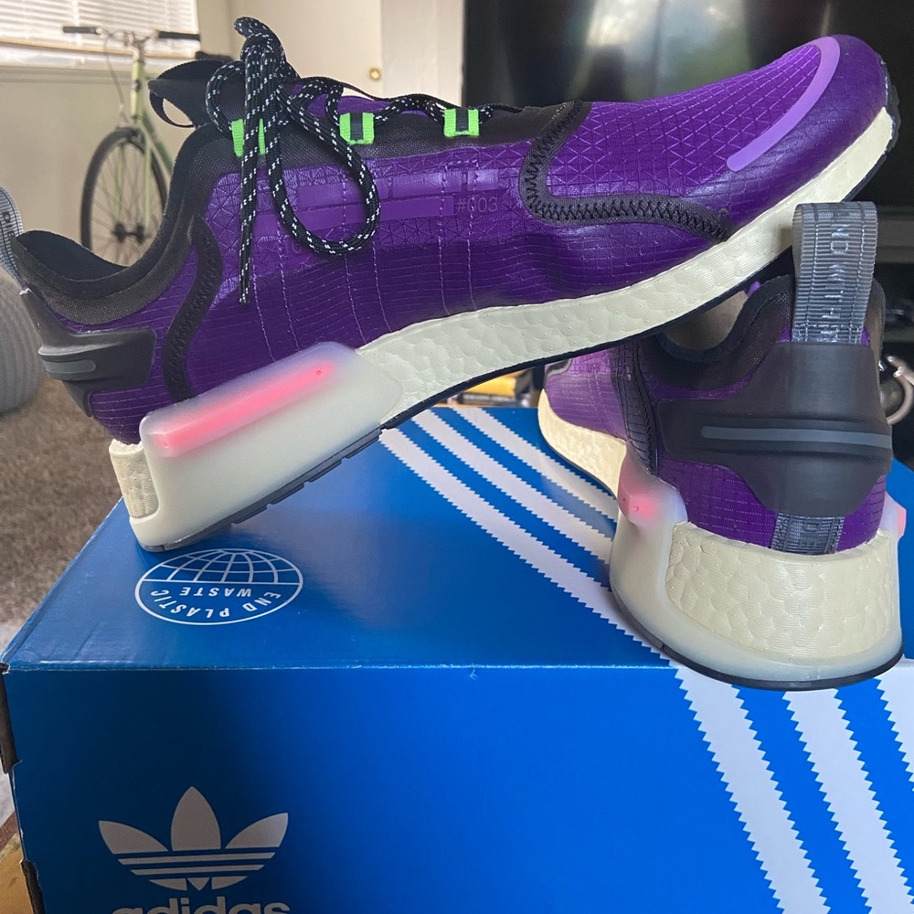 NMD_R1 V3 SHOES Purple - Picture 5 of 9